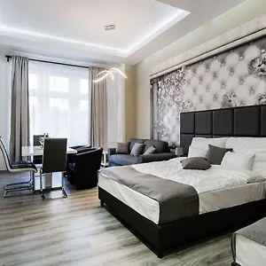 A Golden Star Modern Luxury And شقة