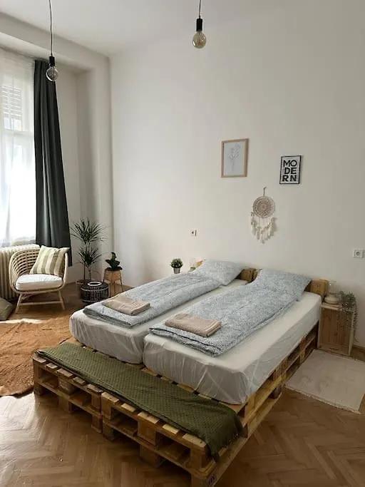 Baross 86 Greenery Apartment Budapest Hungary